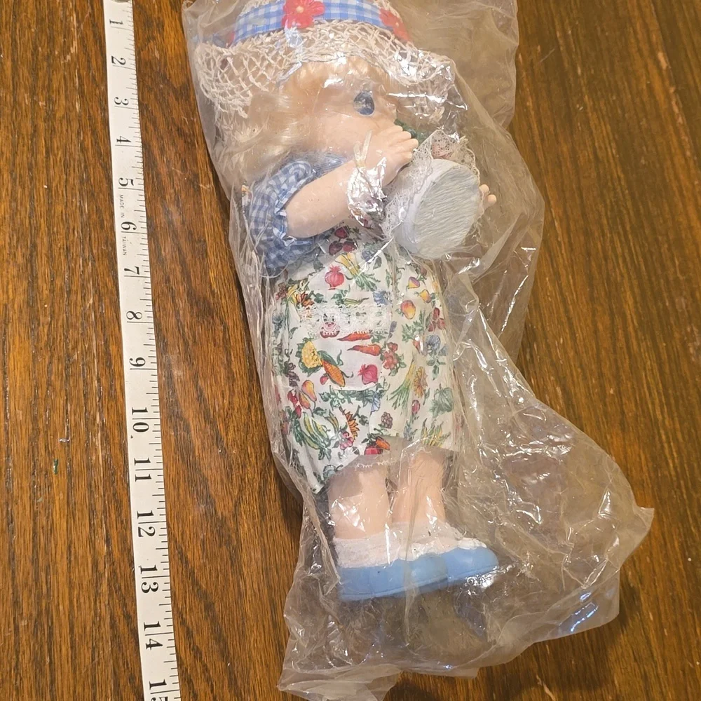 Precious Moments Doll Garden of Friends BLOSSOM August #1462 1st Ed.